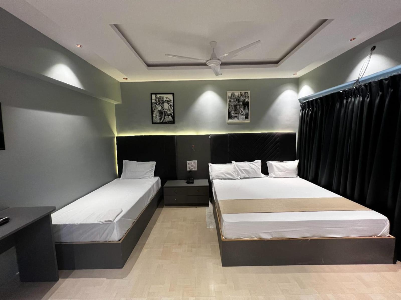 Dhanvantari Luxury Near Kokilaben Dhirubhai Ambani Hospital 3* Bombay