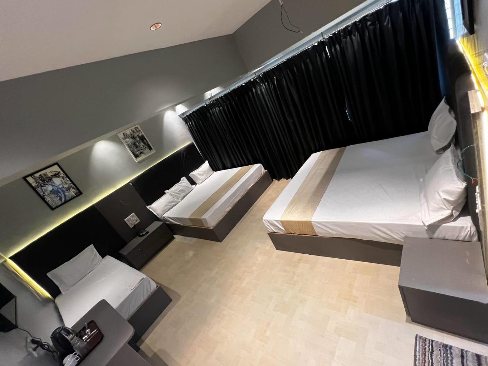 Dhanvantari Luxury Near Kokilaben Dhirubhai Ambani Hospital Hotel Bombay