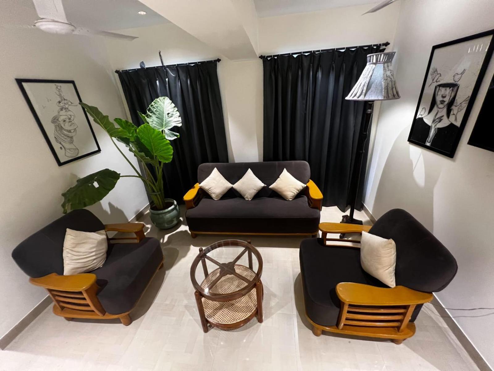 Dhanvantari Luxury Near Kokilaben Dhirubhai Ambani Hospital Hotel Bombay