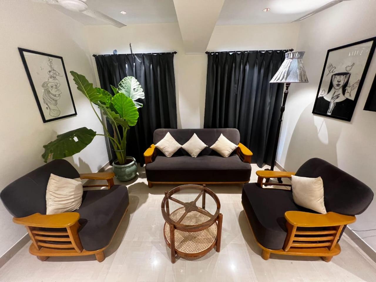 Dhanvantari Luxury Near Kokilaben Dhirubhai Ambani Hospital 3* Bombay