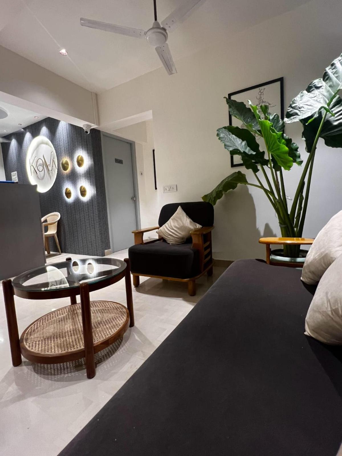 Dhanvantari Luxury Near Kokilaben Dhirubhai Ambani Hospital Bombay