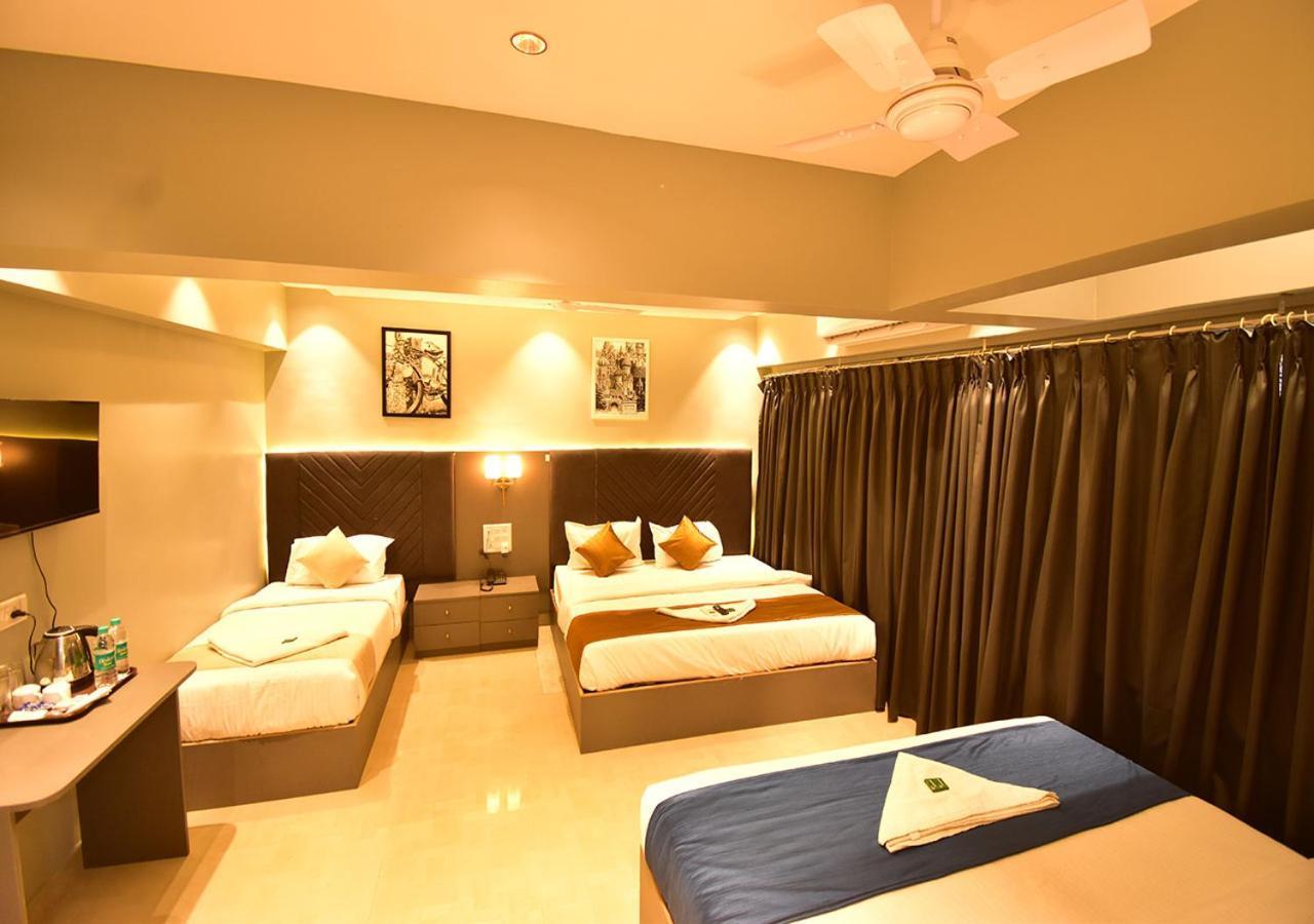 Dhanvantari Luxury Near Kokilaben Dhirubhai Ambani Hospital 3* Bombay