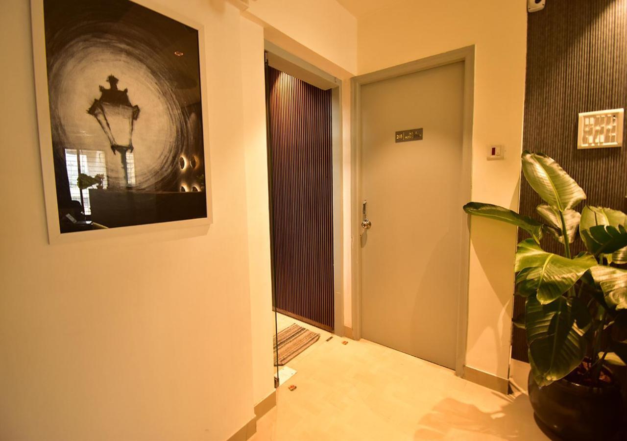 Dhanvantari Luxury Near Kokilaben Dhirubhai Ambani Hospital 3* Bombay